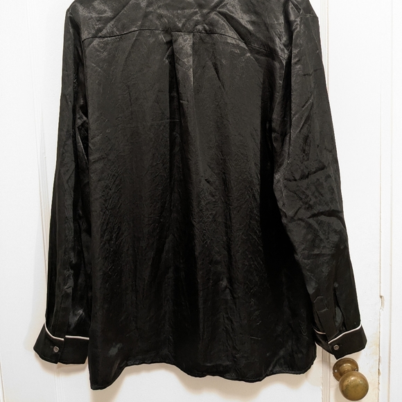 Aritzia / Babaton black blouse with white piping - Picture 5 of 8